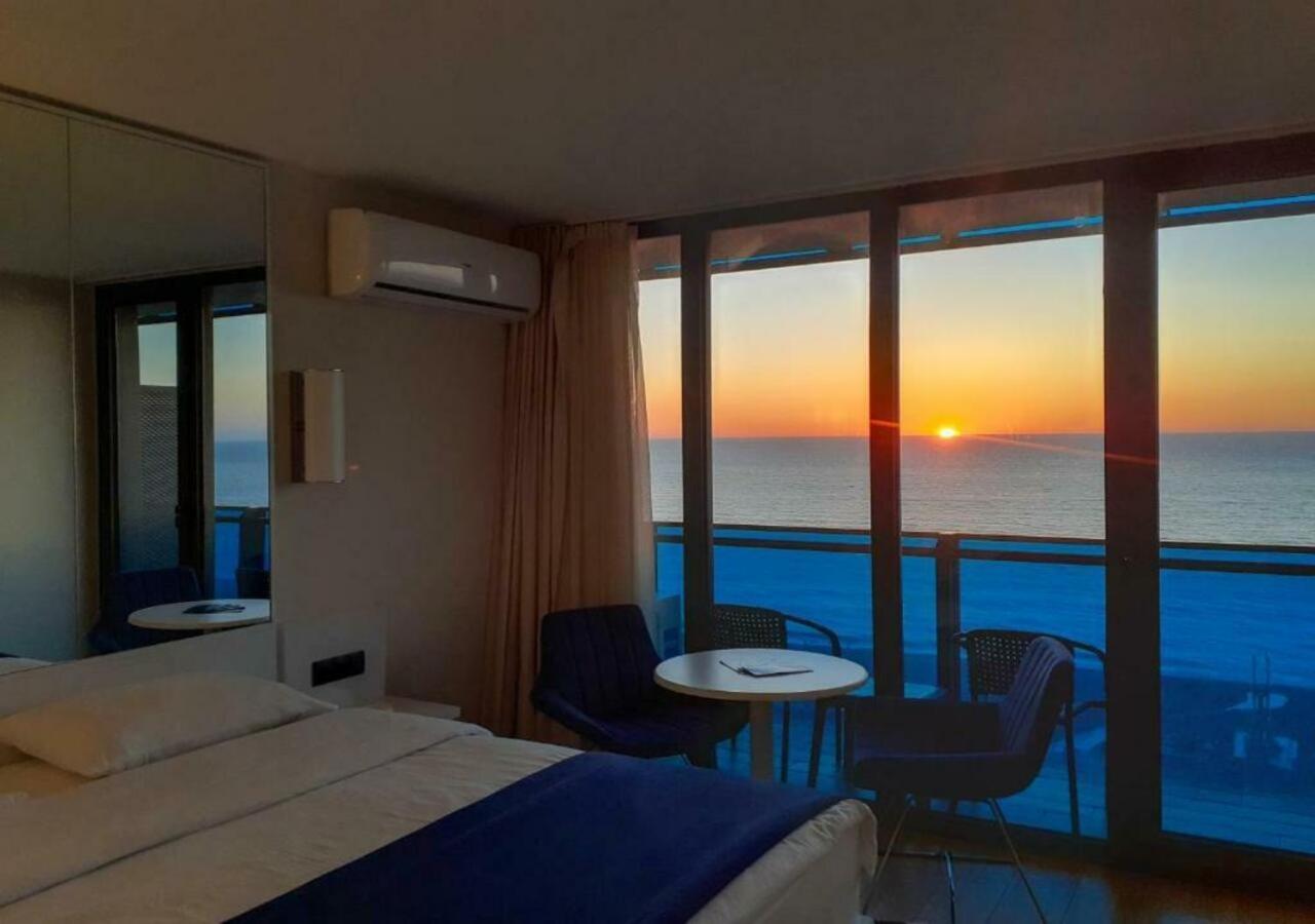 Aparthotel Orbi City Sea View Batumi Exteriör bild